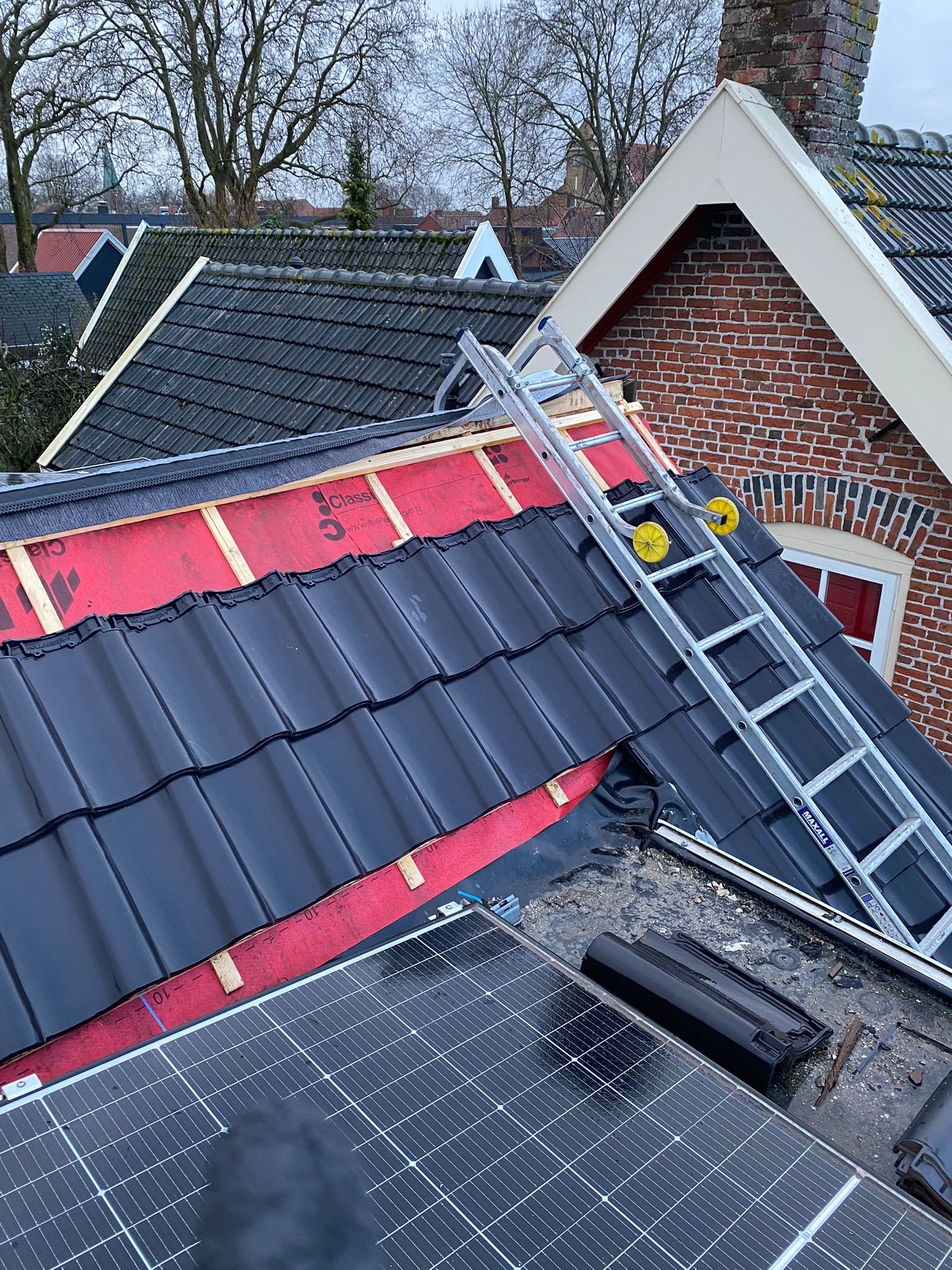 Dakrenovatie zadeldaken Rilland Monier Nieuwe Hollander